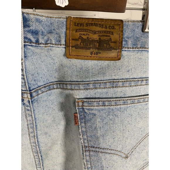 Levi Strauss Relaxed Fit 540 Distressed Wrinkle Free Light Wash Jeans (42x31.5) - Picture 5 of 16